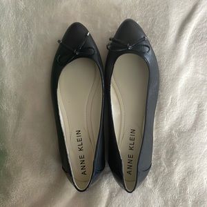 Anne Klein Navy Flat size 8M